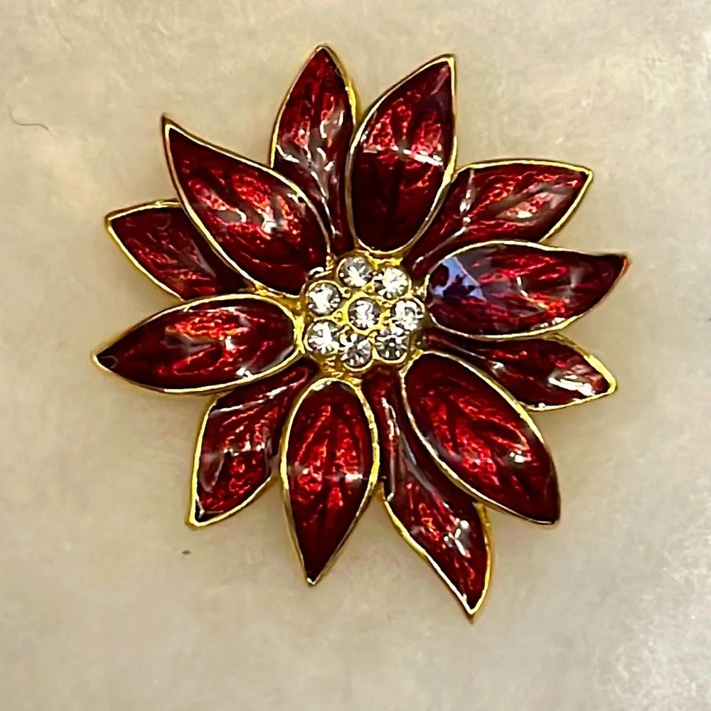 🎄💫 Vintage Poinsettia Red Enamel Gold Tone Brooch ✨